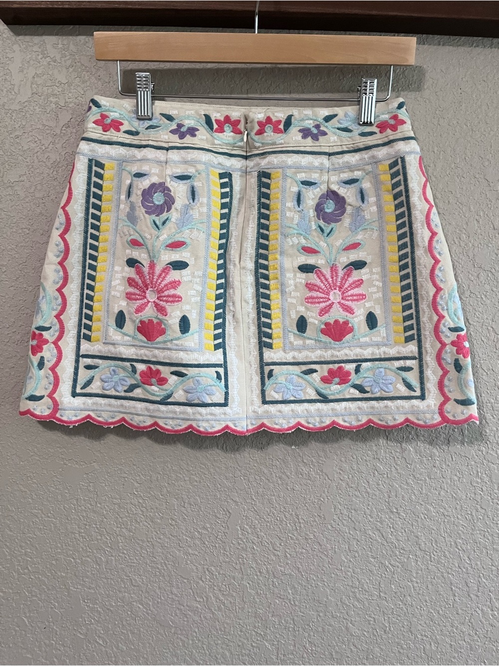 Embroidered White Mini Skirt with Multicolor Floral Design - Picture 4 of 11